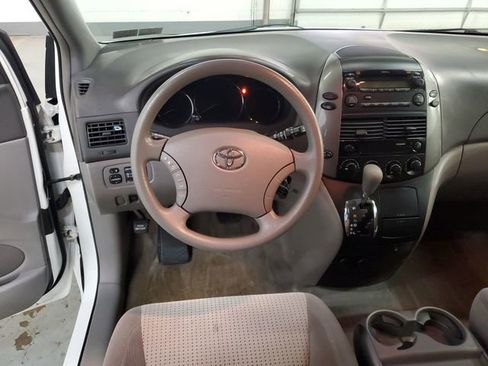 Used 2009 Toyota Sienna LE FWD image 13