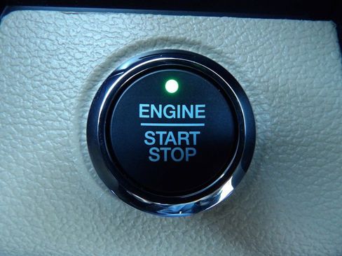 Used 2019 Ford F150 Lariat w/ Trailer Tow Package image 21