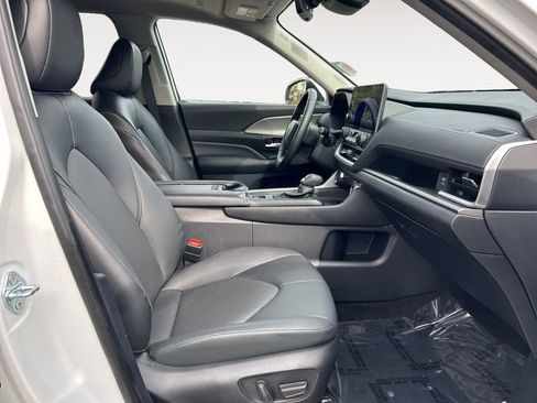 Used 2024 Toyota Grand Highlander XLE image 10