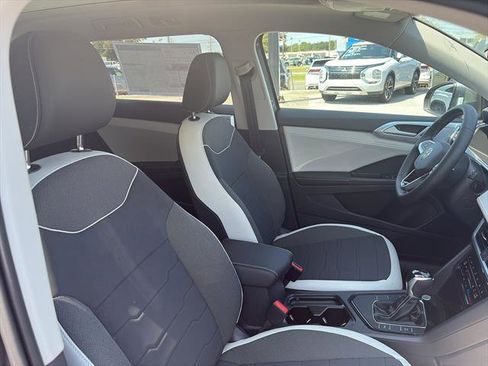 New 2025 Volkswagen Taos SE image 9