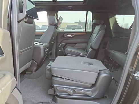 Used 2025 GMC Yukon XL Denali w/ Denali Reserve Package image 33