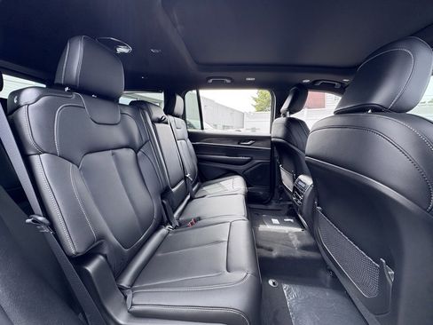 New 2025 Jeep Grand Cherokee L Limited w/ Black Appearance Package image 20