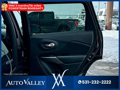 Used 2019 Jeep Cherokee Limited image 25