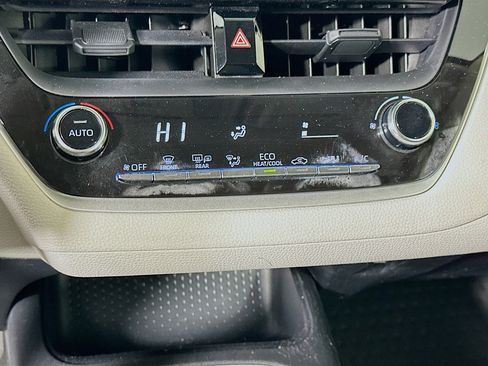 Used 2020 Toyota Corolla LE image 23