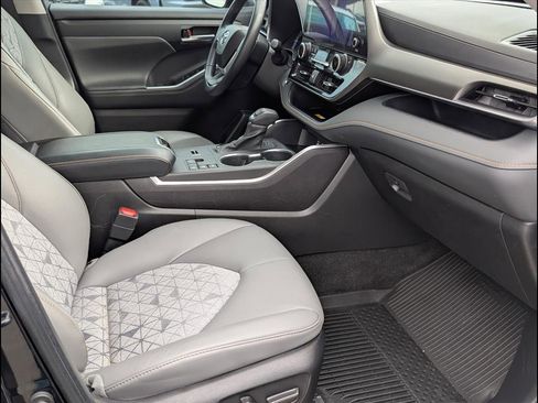 Used 2023 Toyota Highlander Bronze Edition image 18