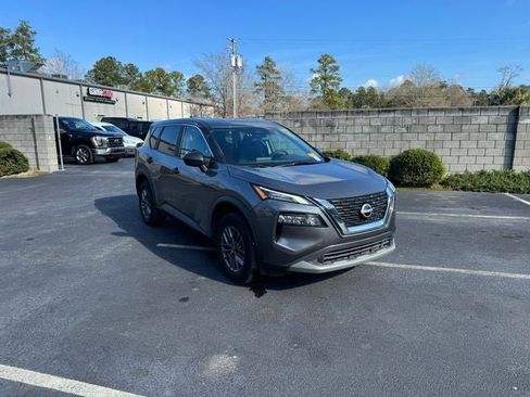 Used 2023 Nissan Rogue S image 2
