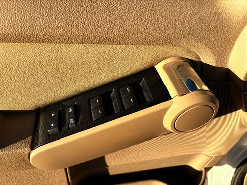 Used 2010 Ford Explorer XLT image 24