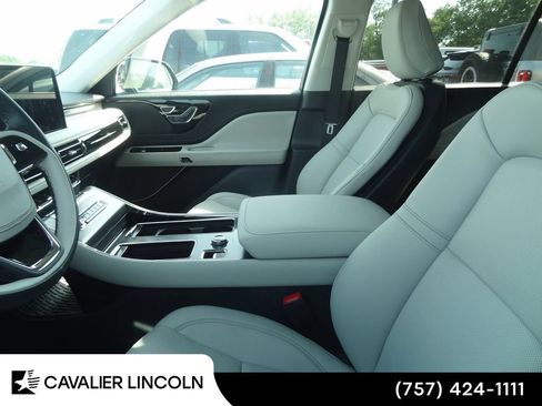 Used 2026 Lincoln Aviator AWD image 6