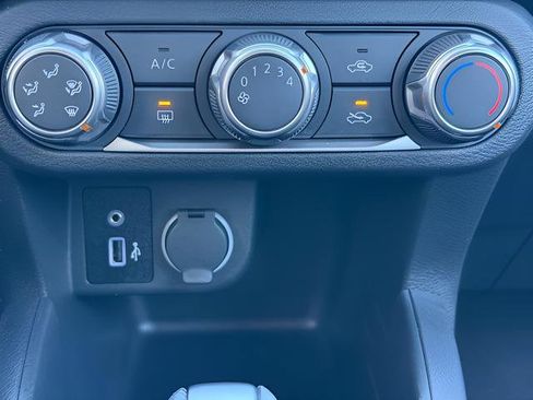 Certified 2025 Nissan Kicks Play S image 31