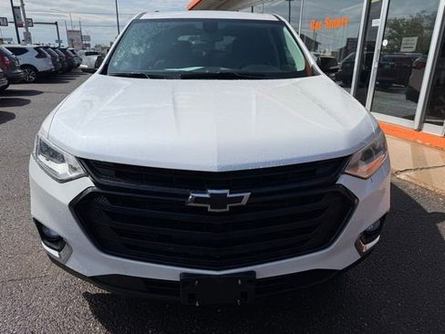 Used 2019 Chevrolet Traverse LT w/ LPO, Blackout Package AWD/4WD image 2