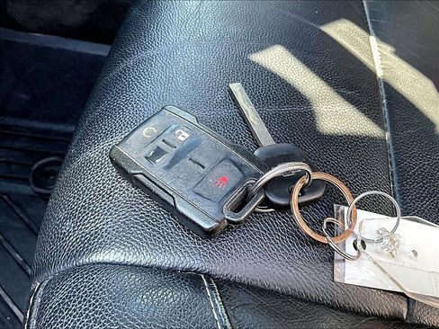 Used 2018 Chevrolet Silverado 1500 LT w/ Texas Edition image 10