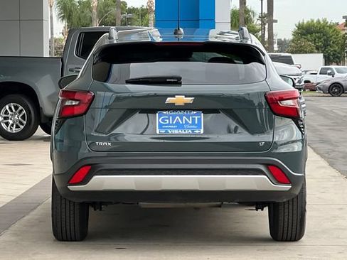 Used 2025 Chevrolet Trax LT FWD image 5