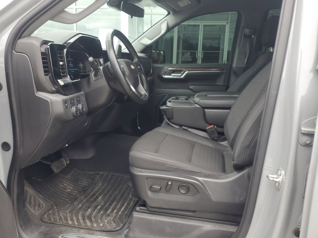 Used 2024 Chevrolet Silverado 1500 LT AWD/4WD image 13