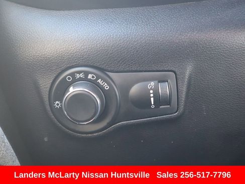 Used 2024 Jeep Compass Sport image 25