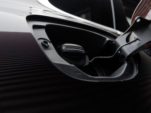 Certified 2021 Porsche Macan S AWD/4WD image 29