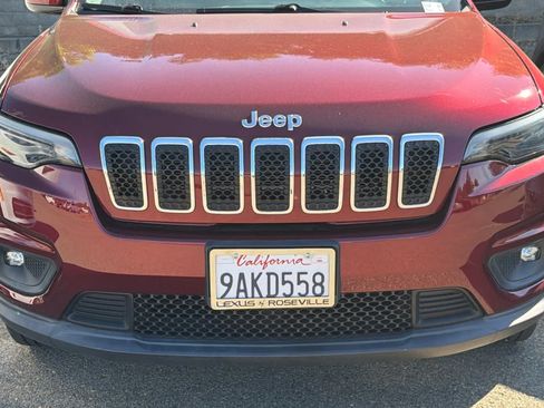 Used 2019 Jeep Cherokee Latitude Plus w/ Cold Weather Group AWD/4WD image 9