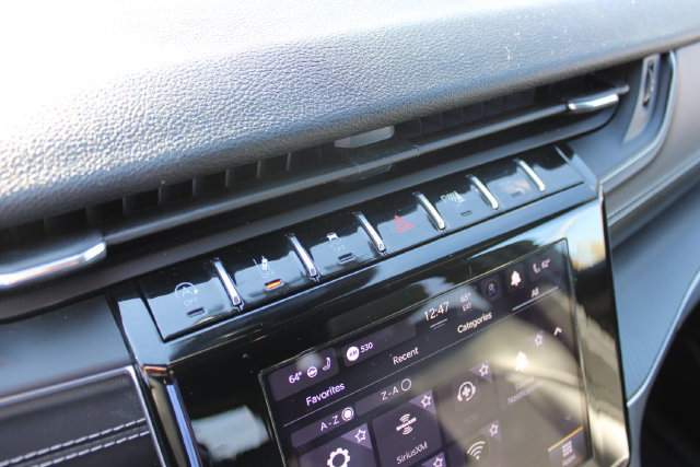 Used 2024 Jeep Grand Cherokee Altitude AWD/4WD image 19