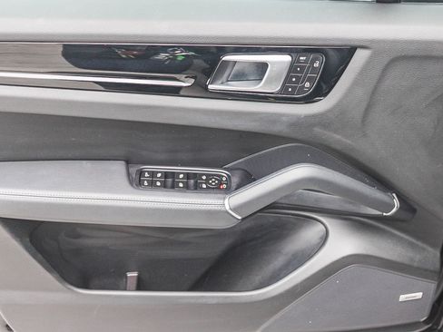 Used 2022 Porsche Cayenne image 21