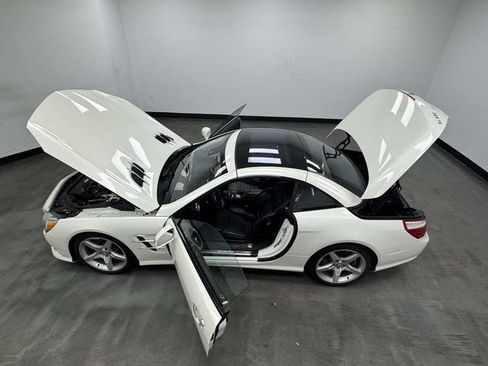 Used 2016 Mercedes-Benz SL 550 w/ Driver Assistance Package image 18