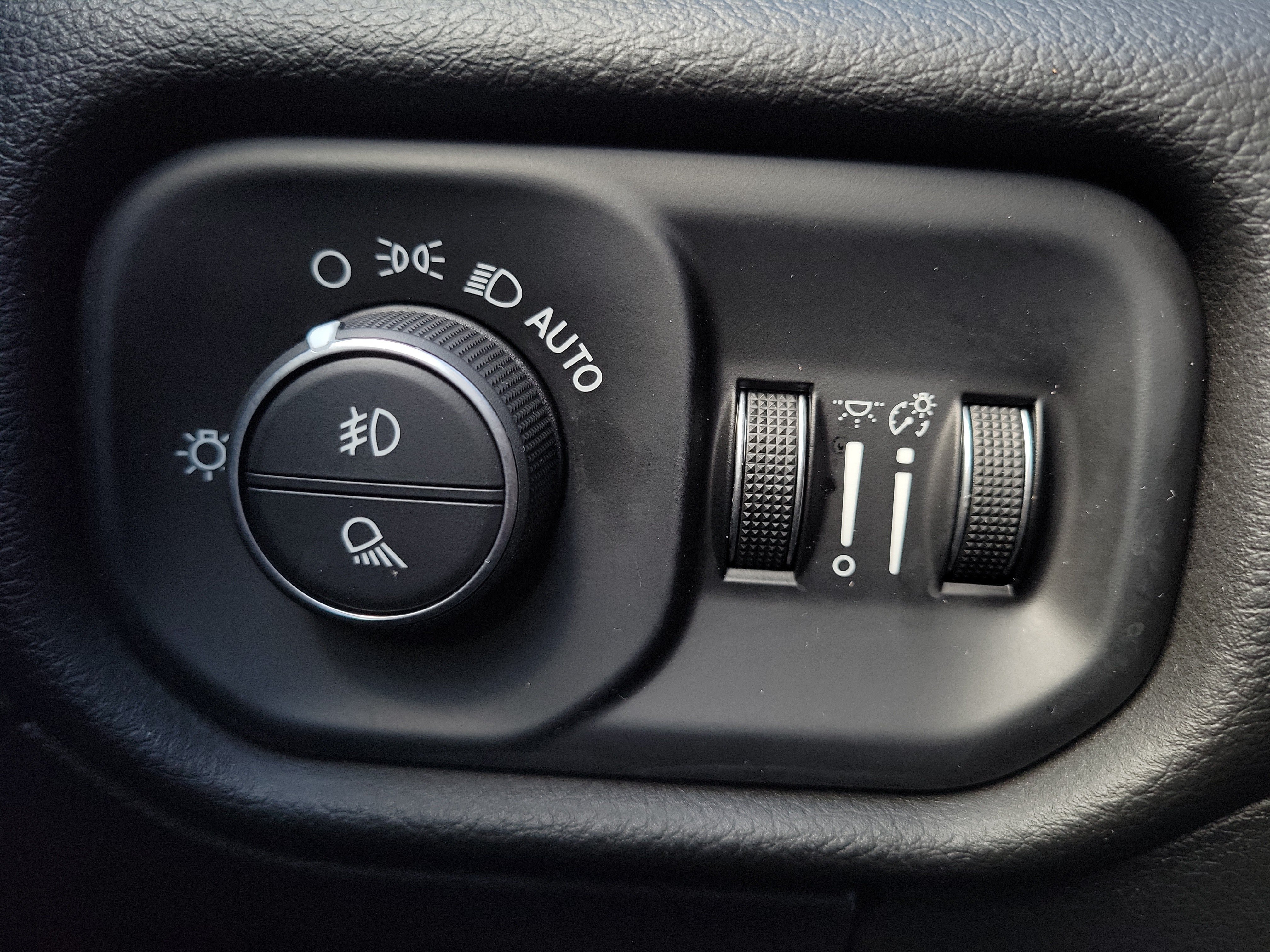 Used 2025 RAM 1500 Big Horn RWD image 30
