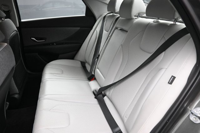 Used 2024 Hyundai Elantra Limited FWD image 11