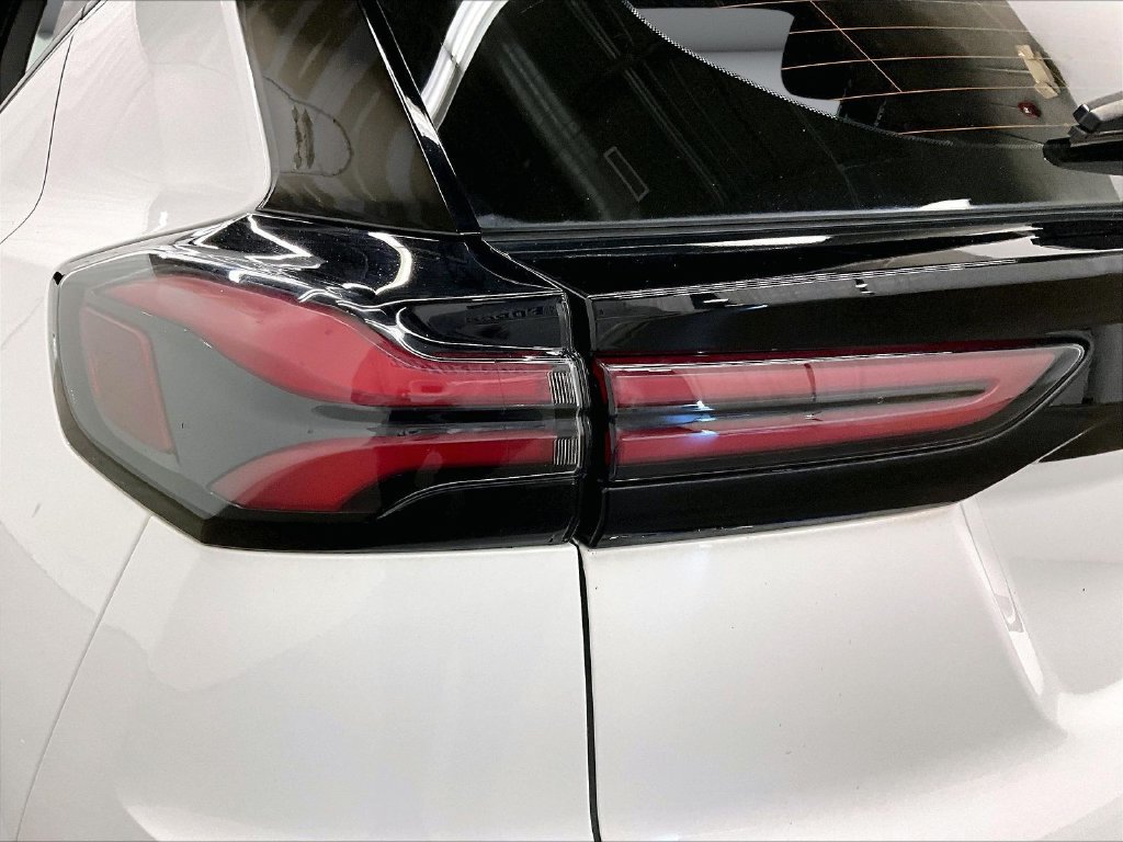 Used 2023 Chevrolet Bolt EUV Premier FWD image 23