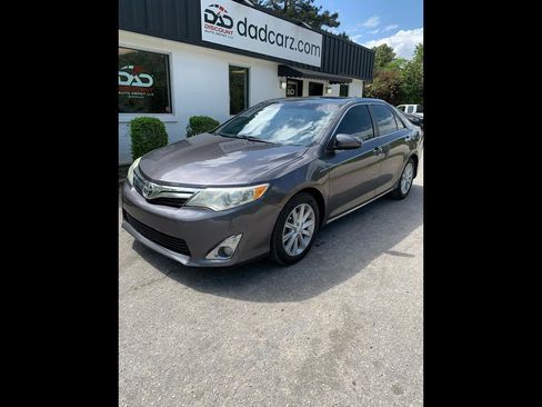 Used 2014 Toyota Camry XLE w/ Leather Package image 1