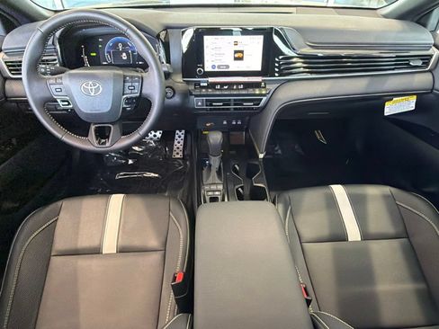 Used 2026 Toyota Camry Hybrid FWD image 32