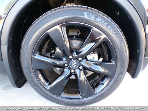 Used 2017 INFINITI QX70 AWD w/ Premium Package image 45