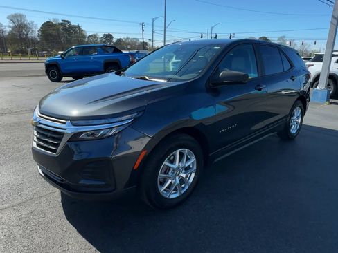 Used 2022 Chevrolet Equinox LS w/ LS Convenience Package FWD image 4