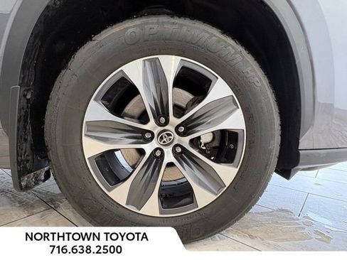 Used 2022 Toyota Highlander XLE image 10