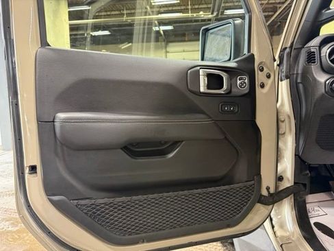 Used 2020 Jeep Gladiator Overland w/ Popular Equipment Package AWD/4WD image 14