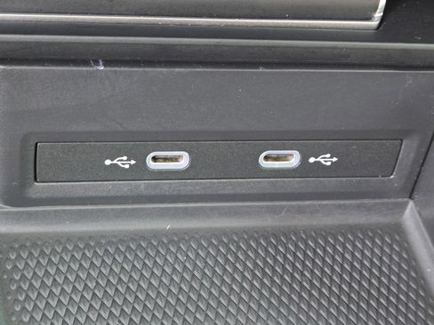 Used 2024 Volkswagen Atlas SE FWD image 19
