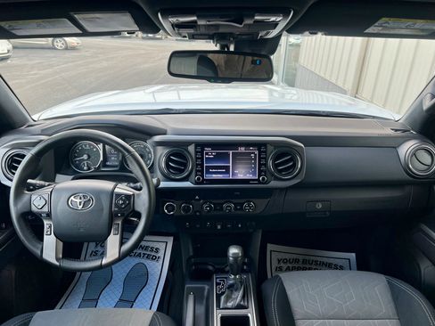 Used 2020 Toyota Tacoma TRD Off-Road image 15