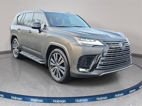 Used 2024 Lexus LX 600 4WD w/ Luxury Package image 4