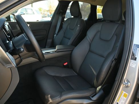 Used 2025 Volvo XC60 B5 Plus image 7