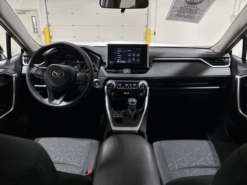 Used 2025 Toyota RAV4 XLE AWD/4WD image 10