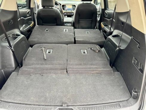 Used 2017 GMC Acadia Denali w/ Technology Package AWD/4WD image 28