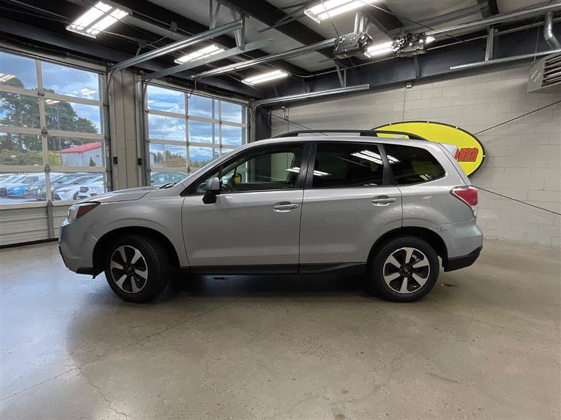 Used 2017 Subaru Forester 2.5i Premium AWD/4WD image 2