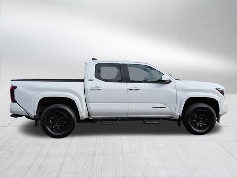 Certified 2025 Toyota Tacoma SR5 AWD/4WD image 9