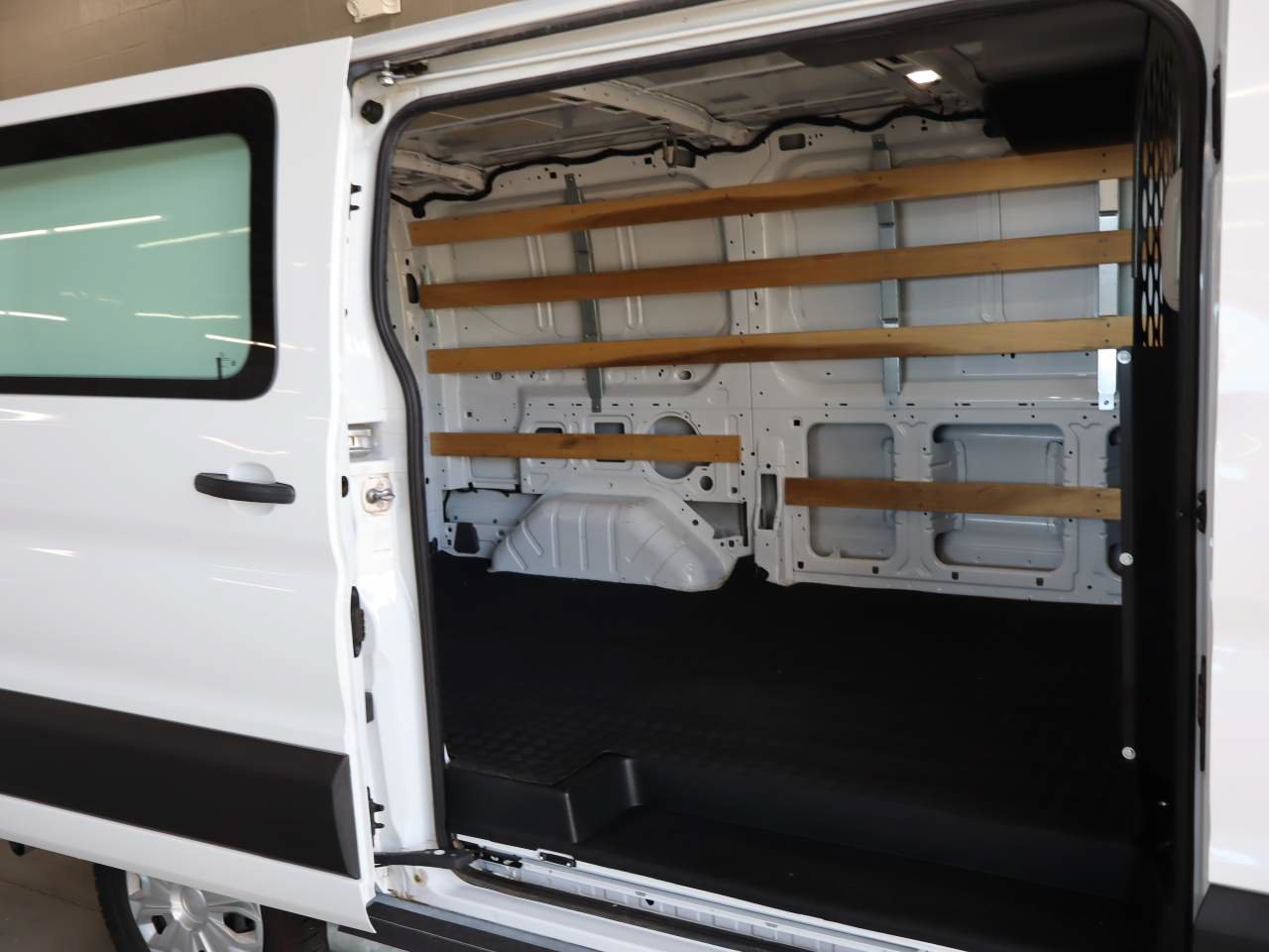 Used 2025 Ford Transit 250 Low Roof w/ Exterior Upgrade Package RWD image 19