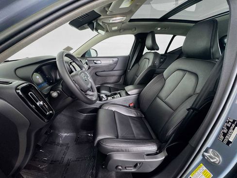 Used 2023 Volvo XC40 B4 Plus w/ Driver Assist Package image 11