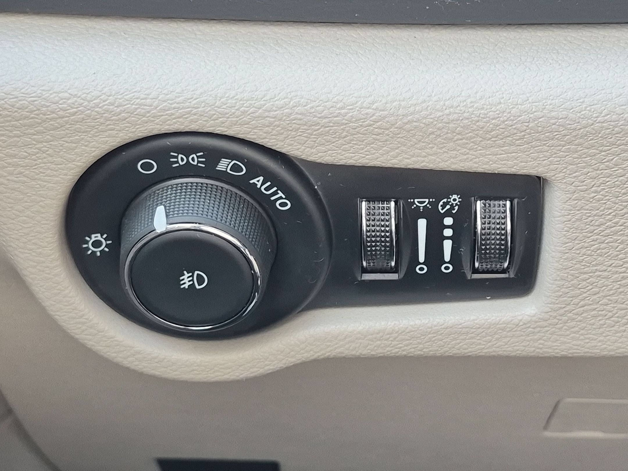 Used 2024 Chrysler Pacifica Touring-L FWD image 17