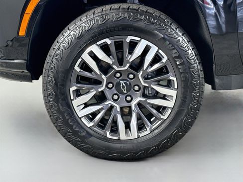 Used 2026 Chevrolet Tahoe Z71 AWD/4WD image 38