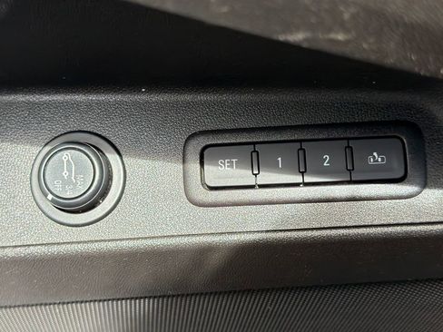 Used 2018 Chevrolet Equinox Premier FWD image 33
