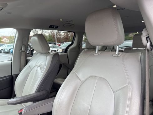 Certified 2017 Chrysler Pacifica Touring-L image 6