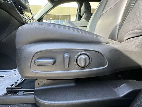 Used 2023 Chevrolet Traverse LT image 19