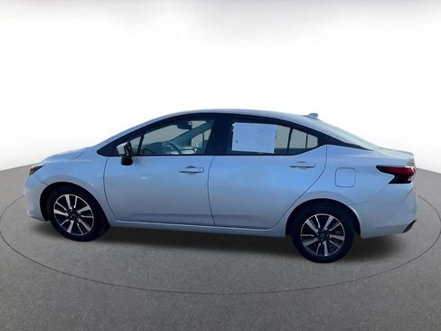 Used 2025 Nissan Versa SV image 9