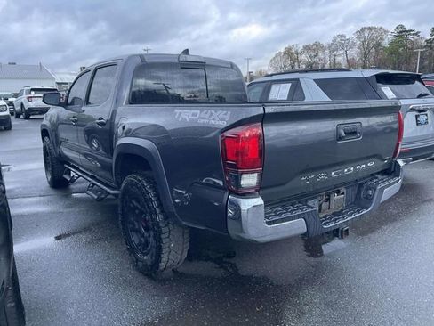 Used 2018 Toyota Tacoma TRD Off-Road image 4