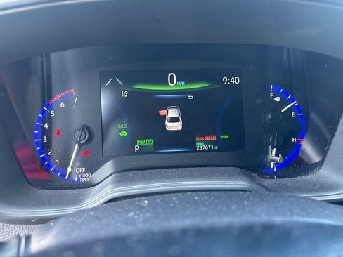 Used 2021 Toyota Corolla LE FWD image 16